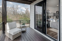 Patio, solárium o terraza Repensando las soluciones modernas para exteriores | Constructores de viviendas personalizados